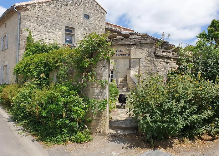 D'hotes Charente Bed and Breakfast Tusson